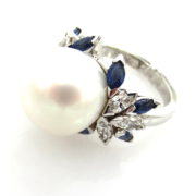 Fine Somenzi Diamond Sapphire & South Seas Pearl 18K Gold Ring WN35-3